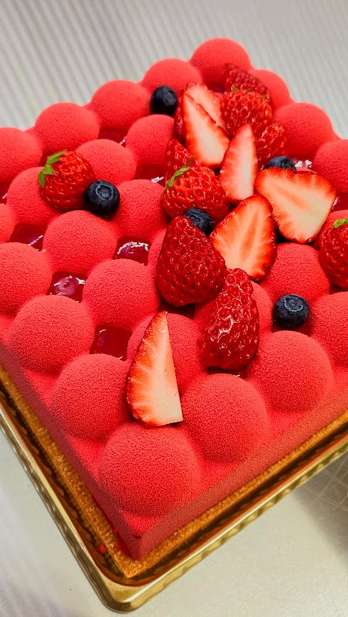 🍰🍓 ポコポコ苺ムースケーキをご紹介！ 🌟
