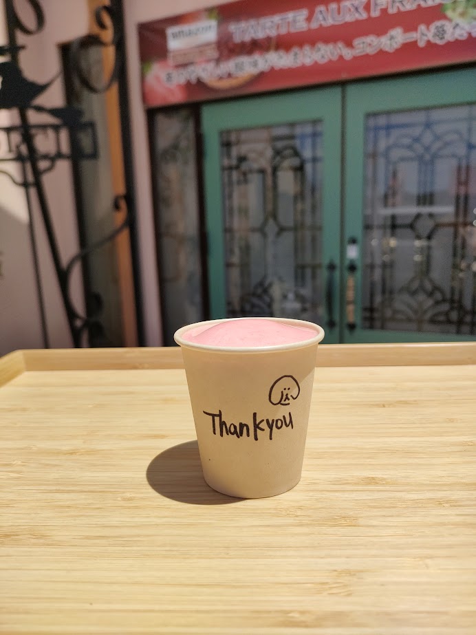 苺果汁たっぷり！当店の「苺のスムージー」で夏を楽しもう