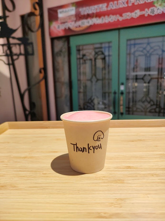 苺果汁たっぷり！当店の「苺のスムージー」で夏を楽しもう