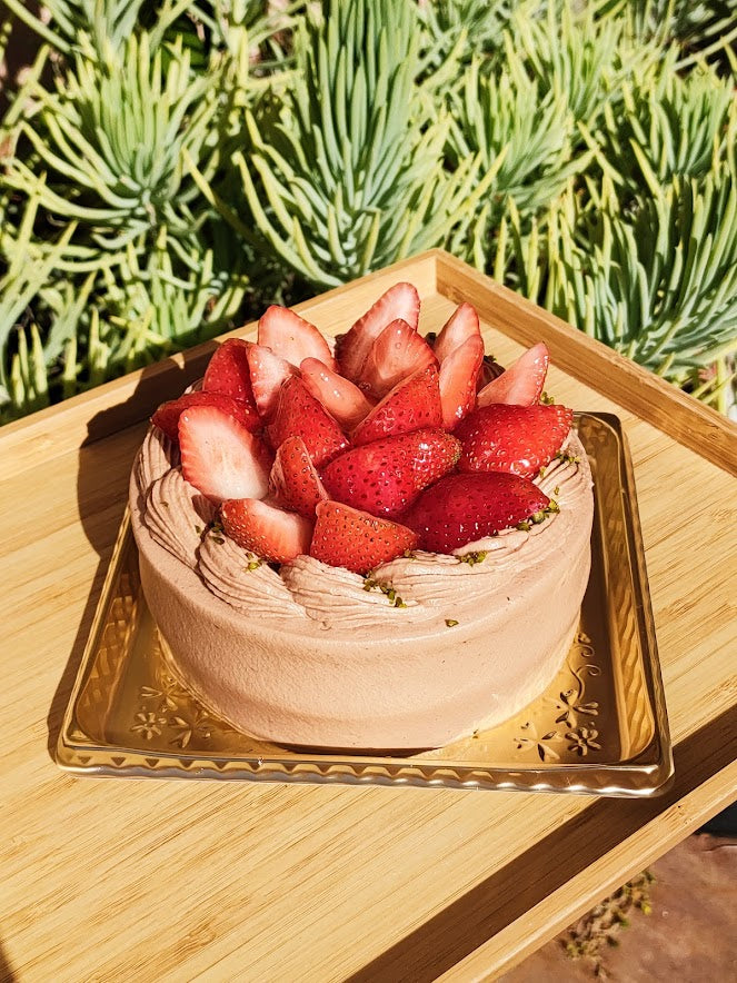 🍓 チョコクリーム苺デコレーションケーキの魅力をご紹介！🍫