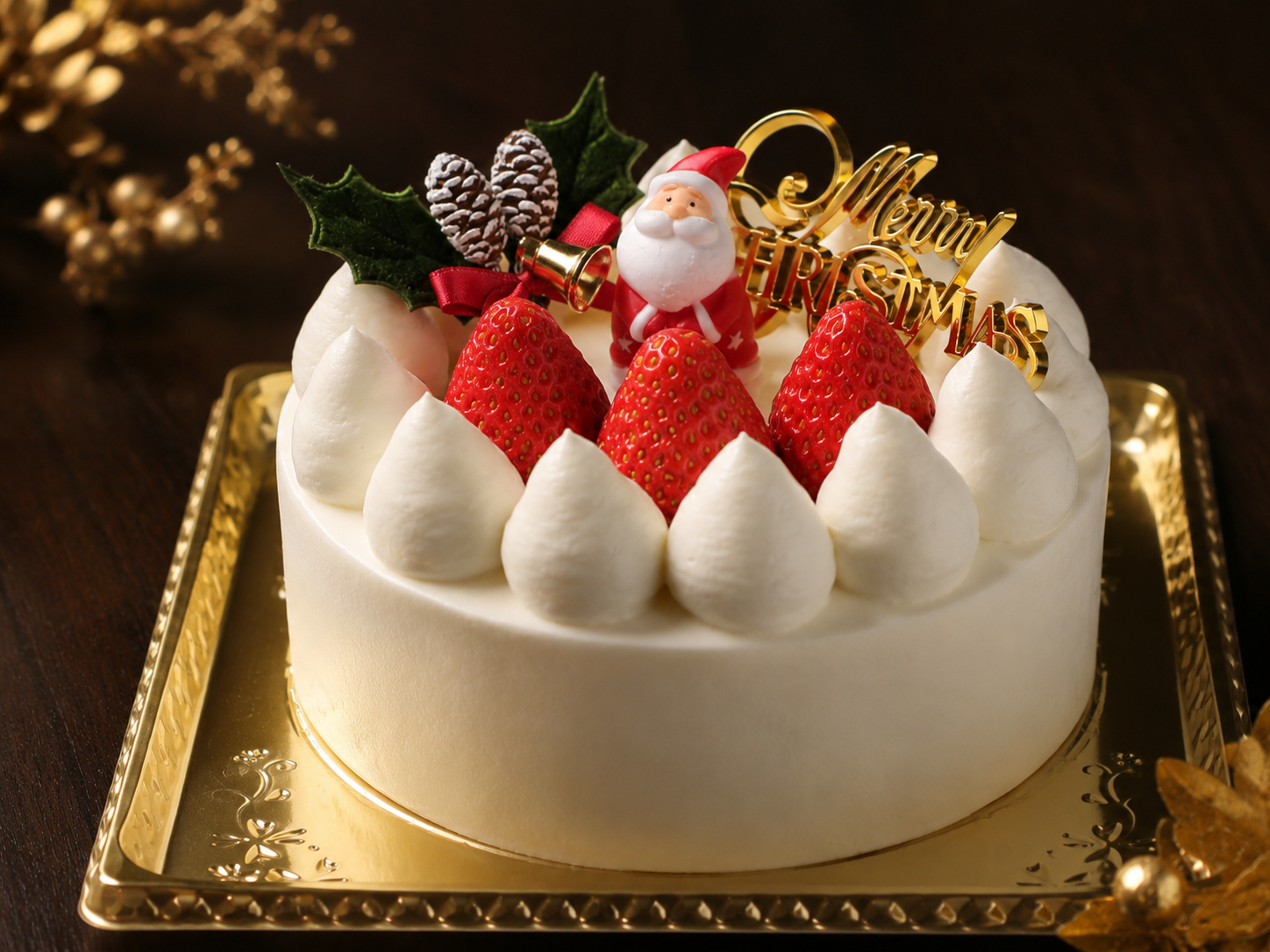 松山の店頭で受け取る、生苺のフレッシュなクリスマスケーキ
