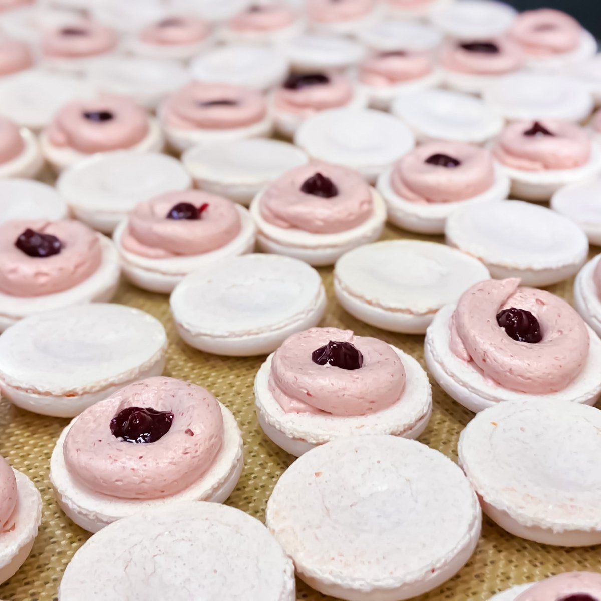マカロン 桜色 - 魔法洋菓子店ソルシエ