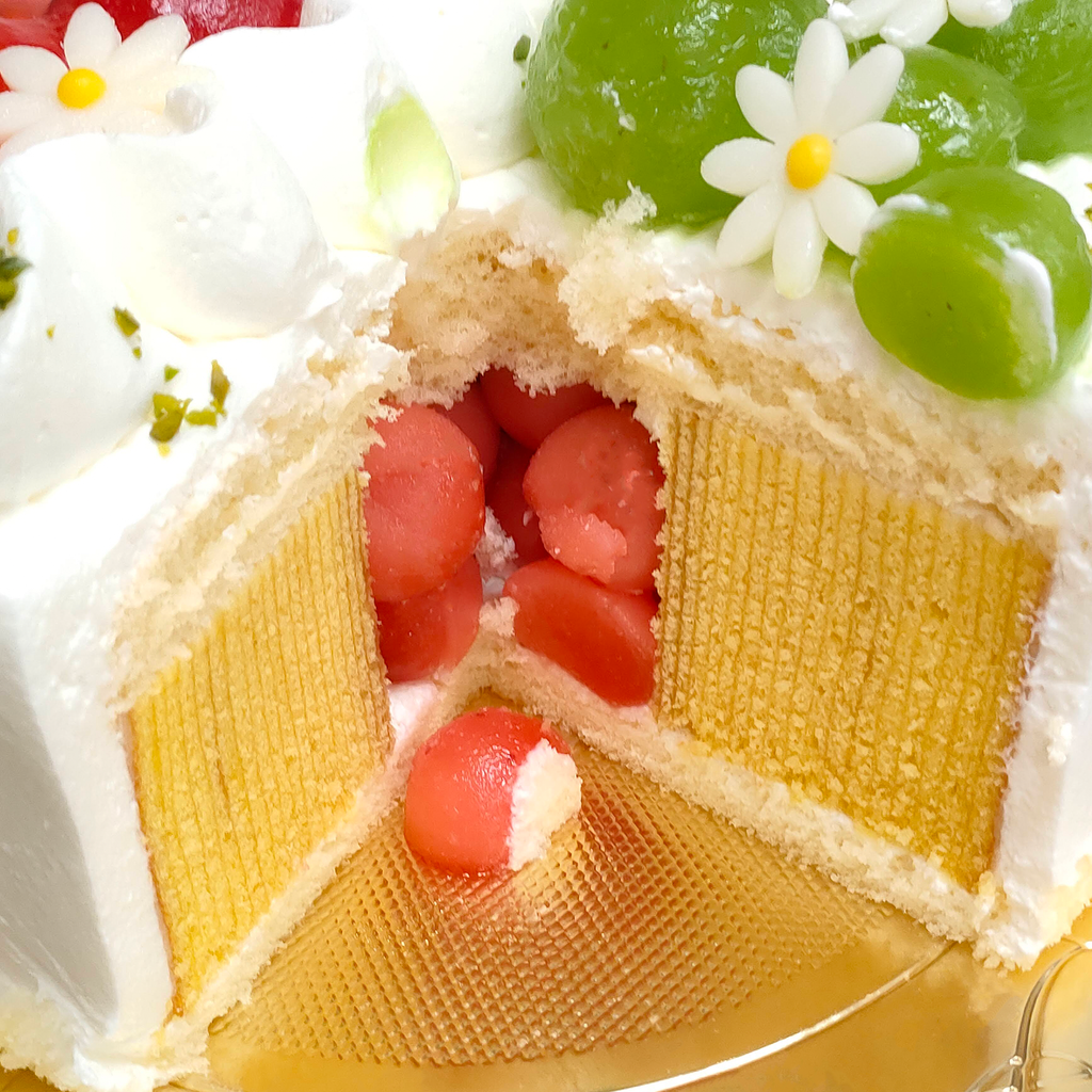 ジェンダーリビールケーキ（女の子）のカットイメージ