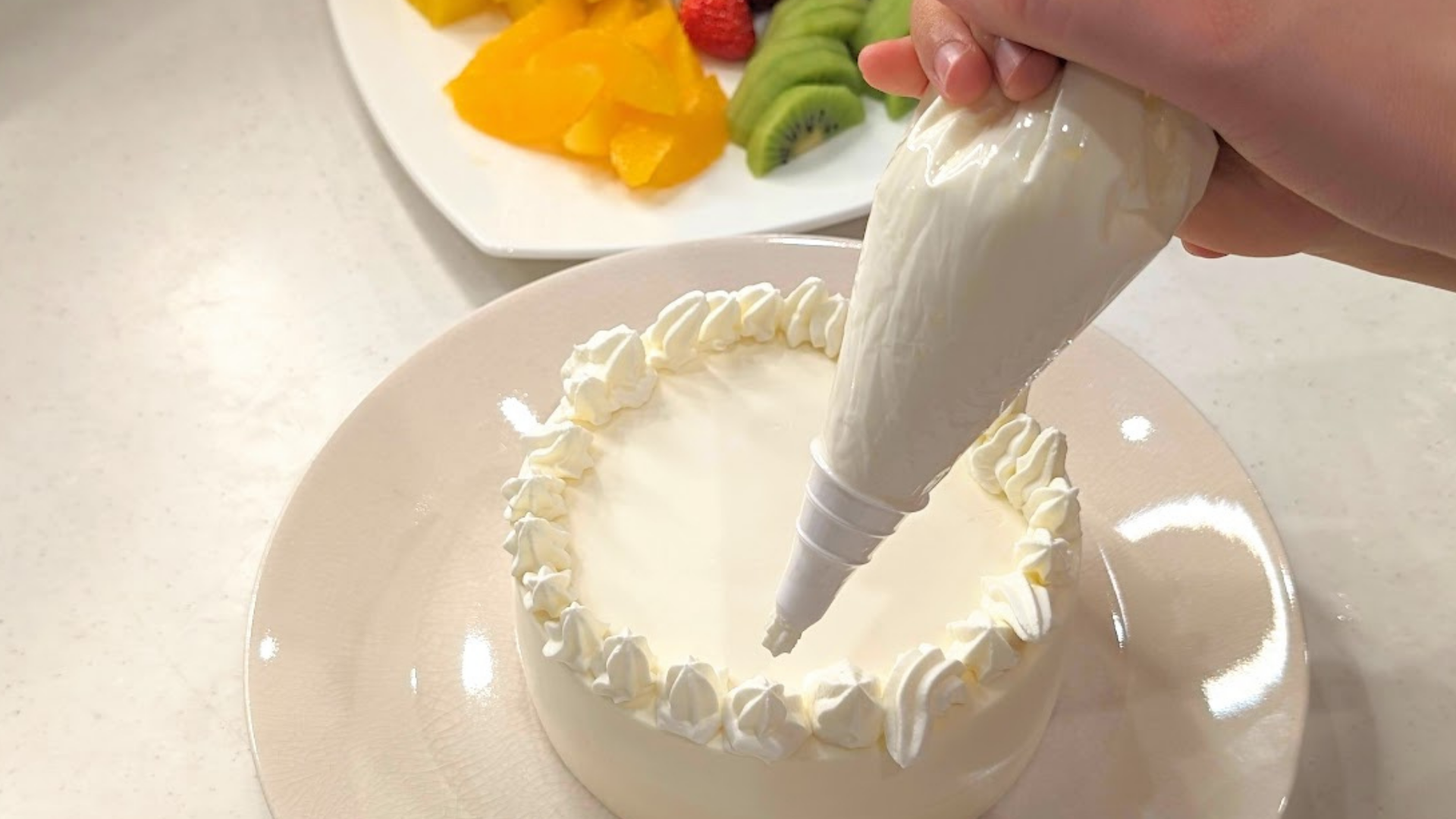 デコるだケーキの簡単3ステップ – 解凍して飾るだけ